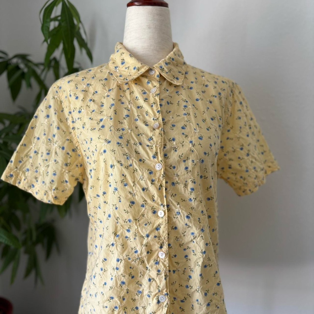 Floral short sleeve button down vintage blouse